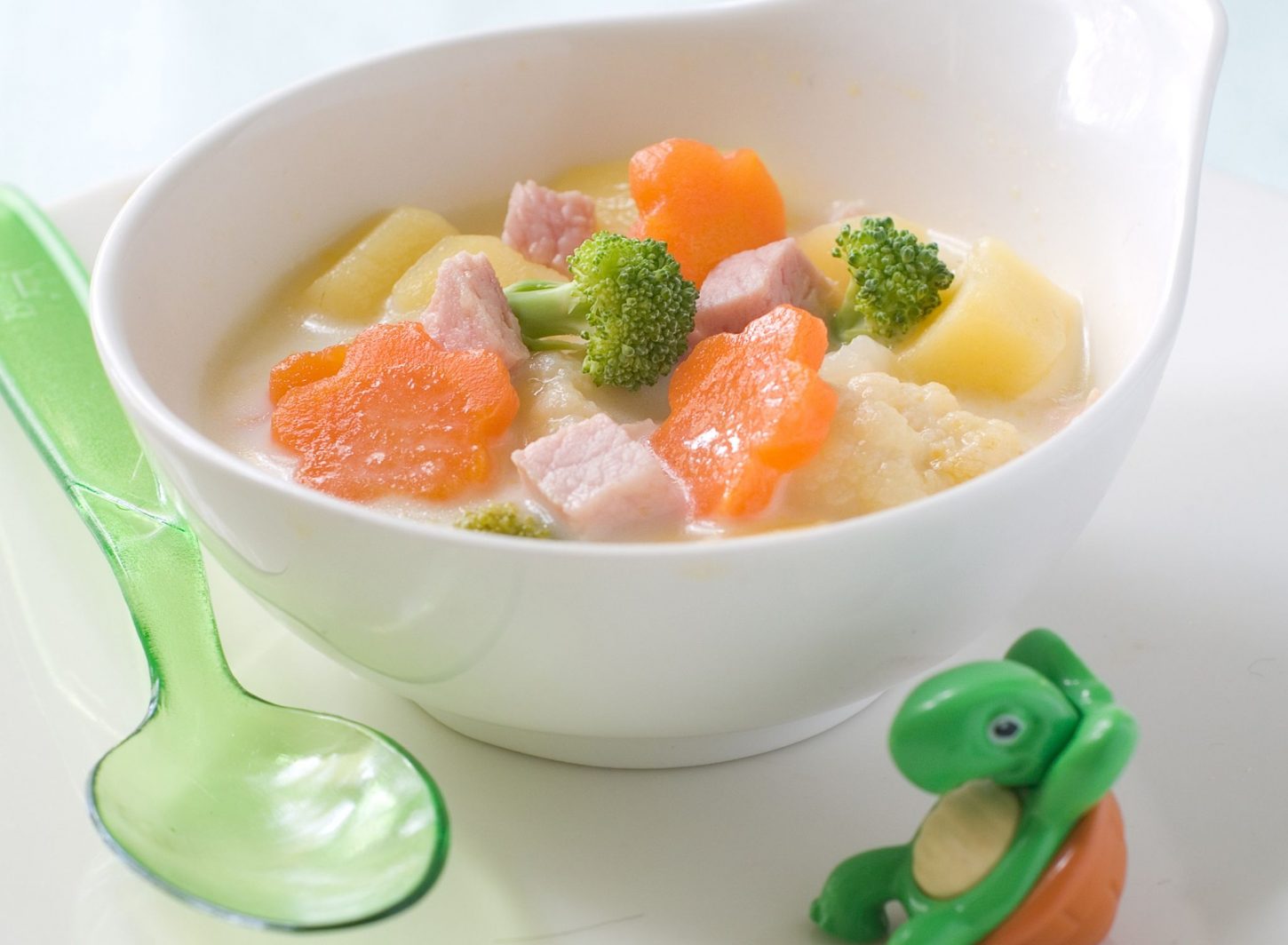 Суп для ребенка 5. Суп для детей. Овощной суп для малыша. Суп для годовалого ребенка. Супчик для ребенка 5 лет.